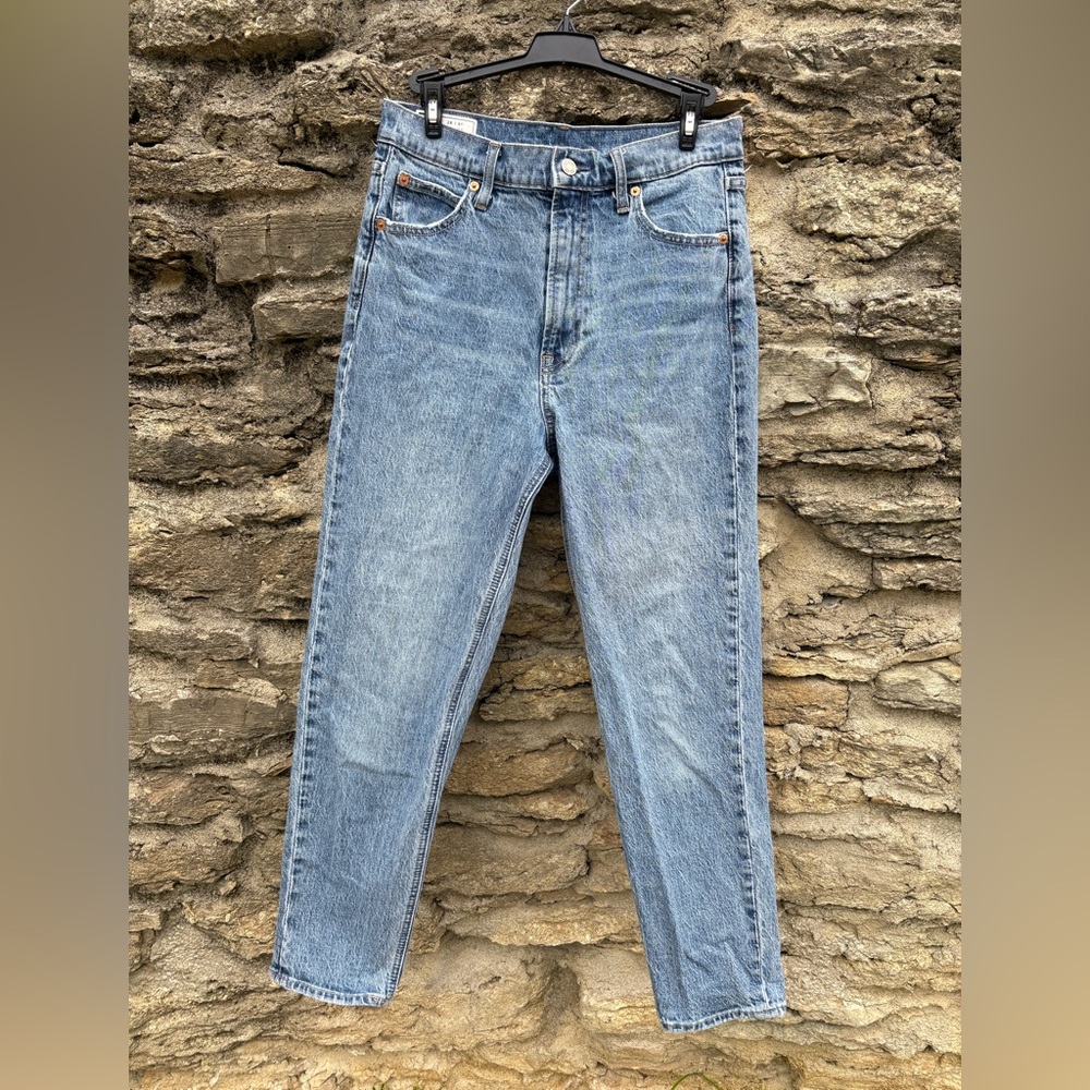 GAP Mom Jeans size 28